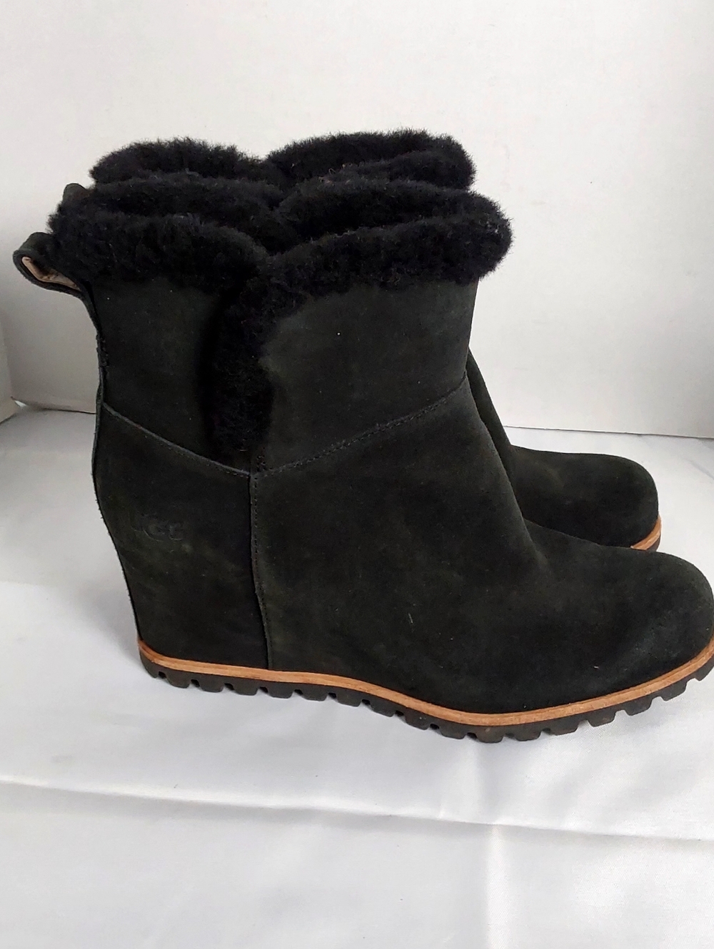 Ugg Seyline Waterproof Genuine Shearling Bootie - Picture 3 of 12